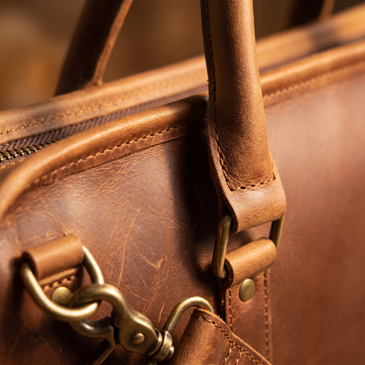 Consolato leather detail