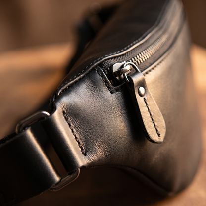 Cinta leather detail