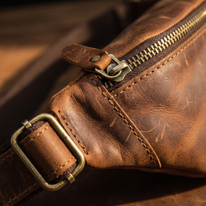 Traverso leather detail